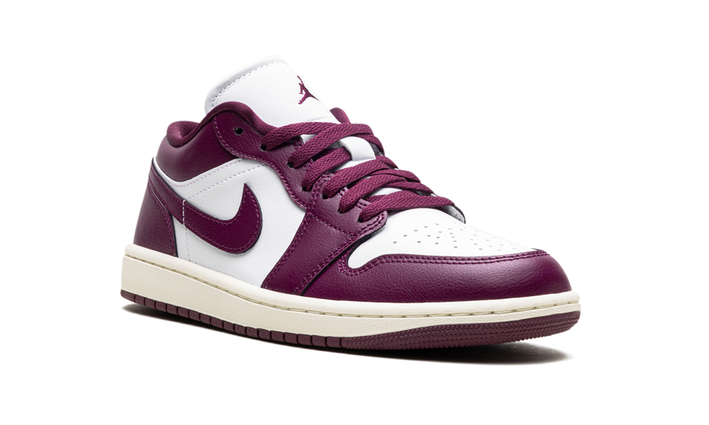Jordan 1 Low WMNS "Bordeaux"