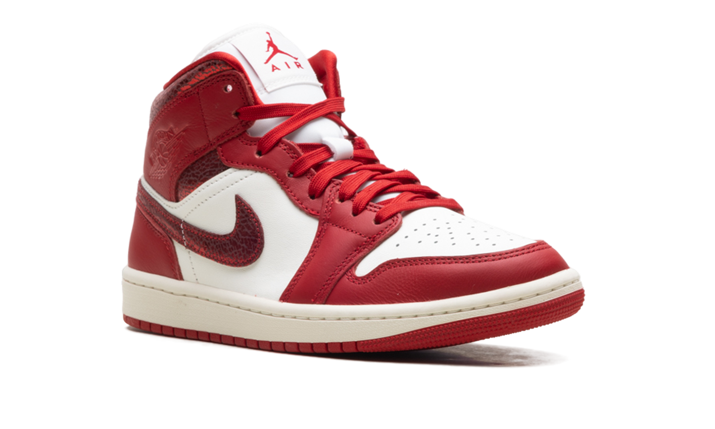 Air Jordan 1 Mid WMNS "Red Cracked Leather"