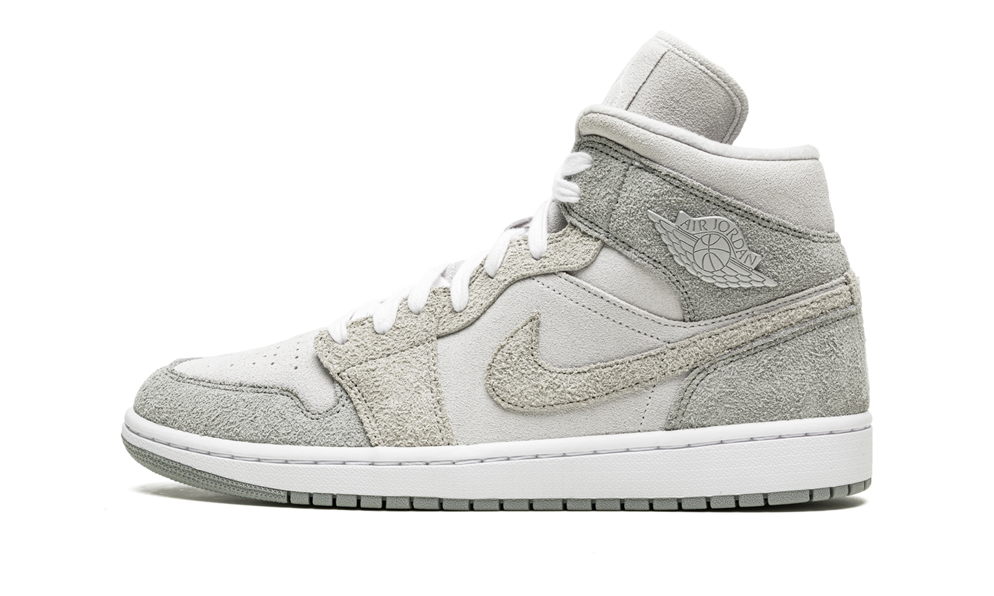 AIR JORDAN 1 MID SE WMNS "Grey Fleece"