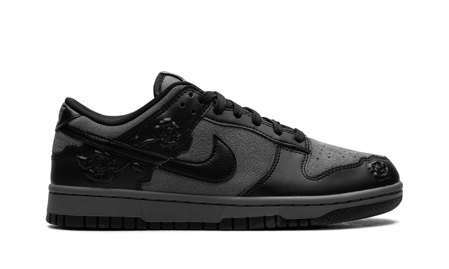 Dunk Low WMNS "Black Roses"