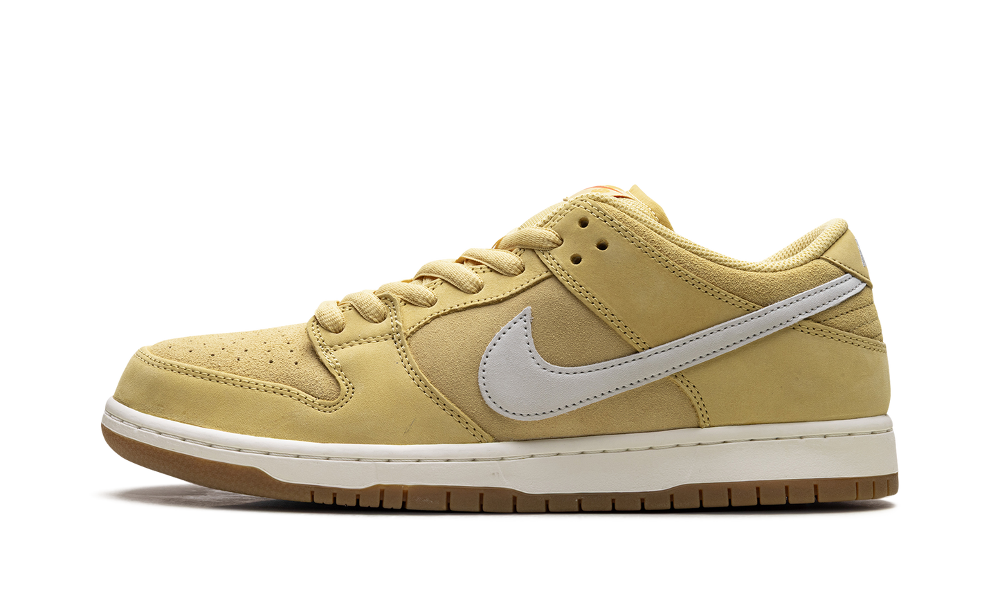SB Dunk Low "Saturn Gold"