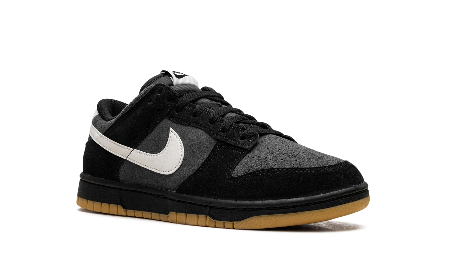 Dunk Low SE "Black Grey Gum"