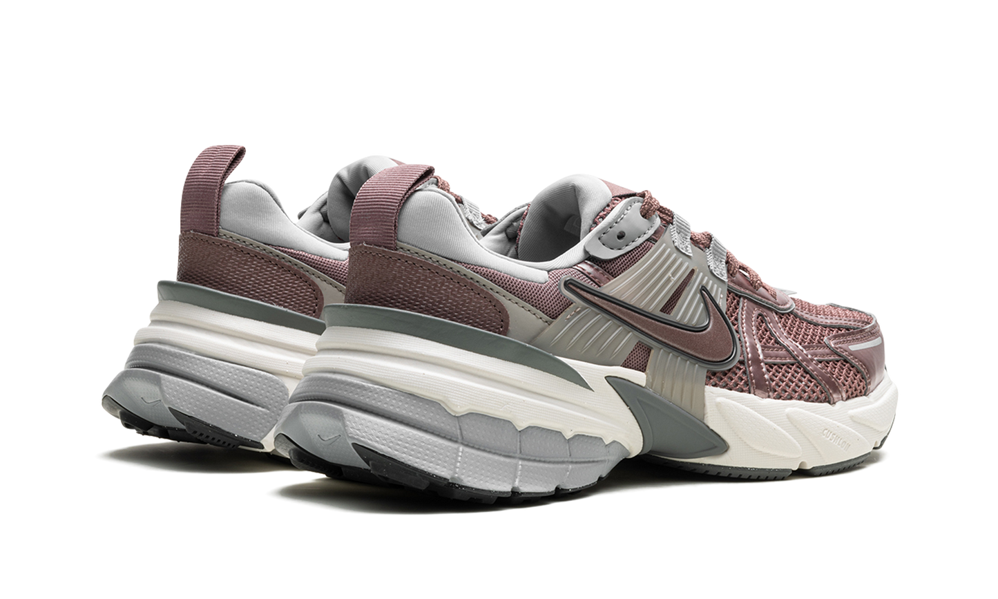 V2K Run WMNS "Smokey Mauve"