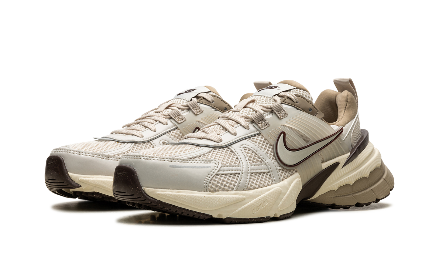 V2K RUN WMNS "Light Orewood Brown"
