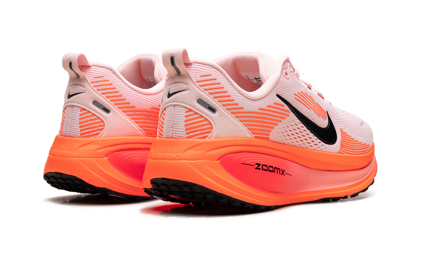 Vomero 18 WMNS "Atmosphere Pink"