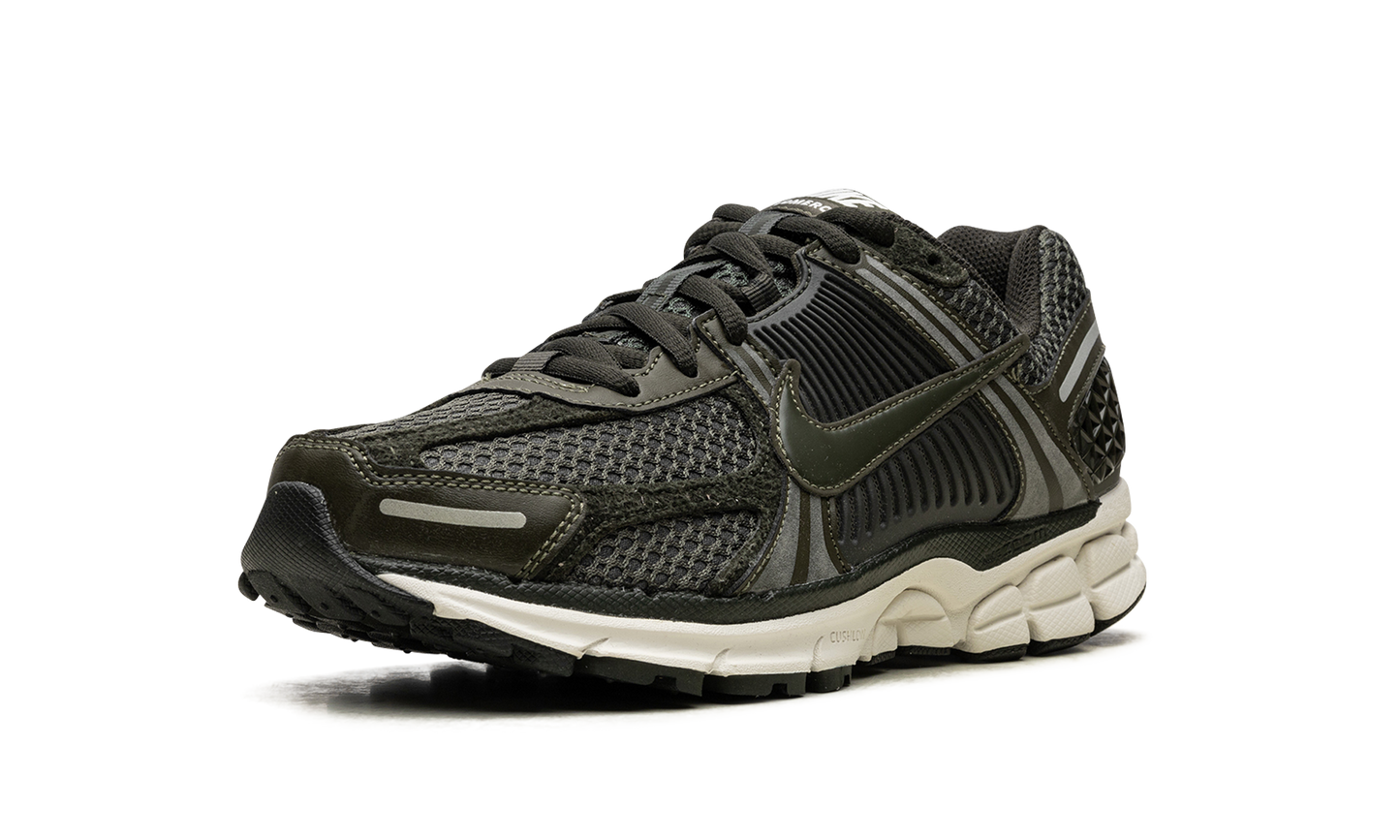 ZOOM VOMERO 5 WMNS "Sequoia"
