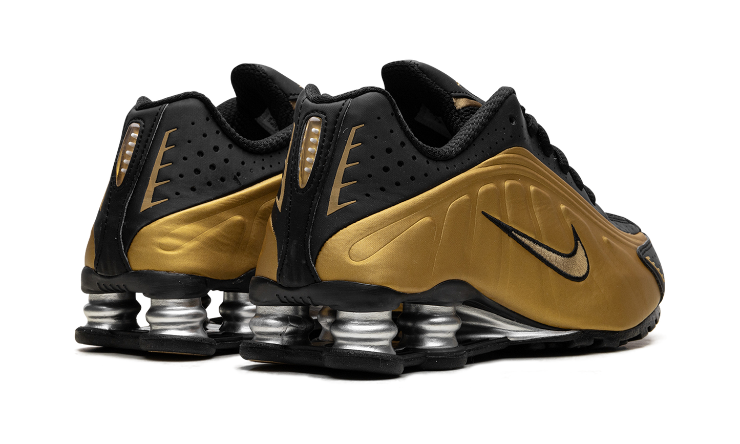 Shox R4 WMNS "Black / Metallic Gold"