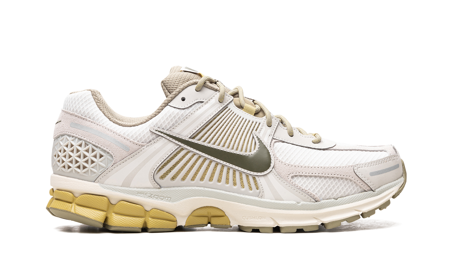 Zoom Vomero 5 "Light Bone/Medium Olive"