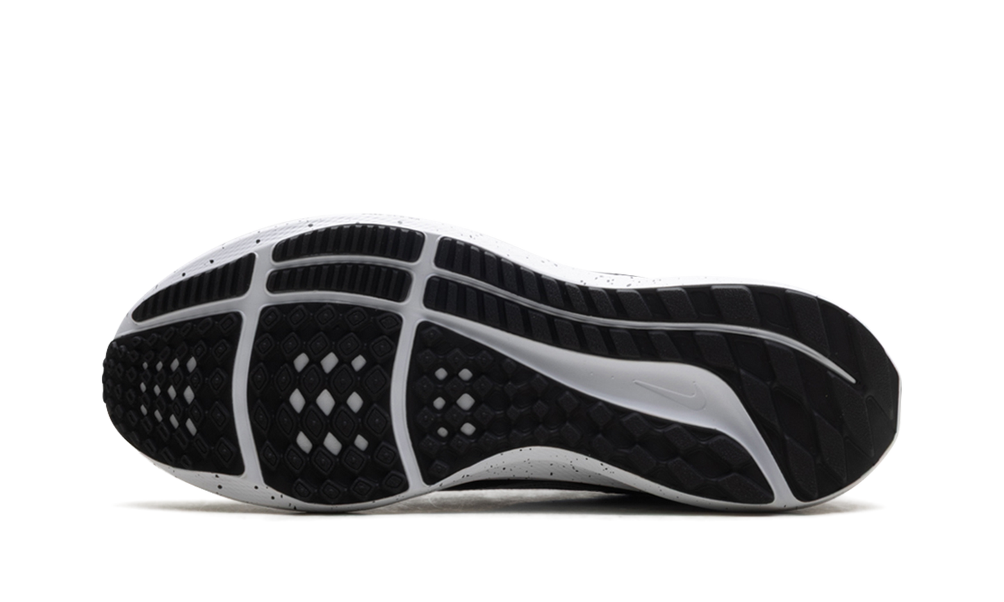 Air Zoom Pegasus 40 WMNS "White Black"