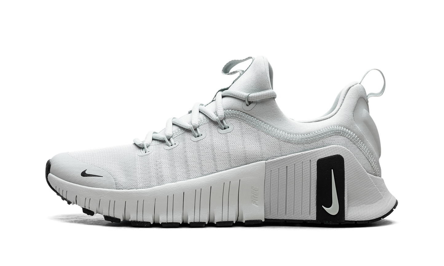 Free Metcon 6 WMNS "Light Silver Black"