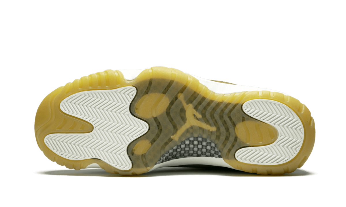 AIR JORDAN 11 RETRO WMNS "Neutral Olive"