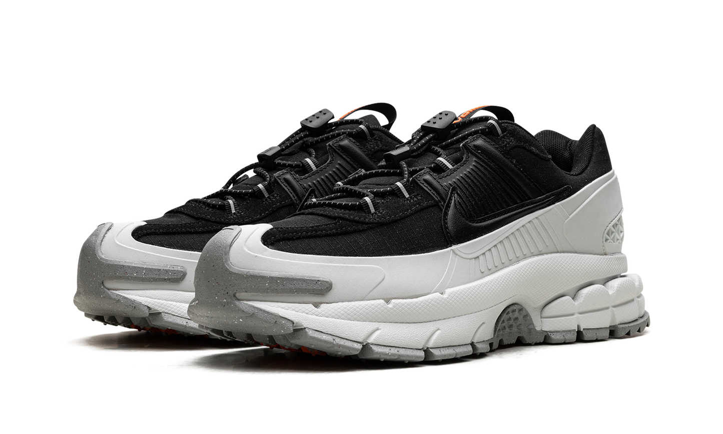 Zoom Vomero 5 Roam "Black Light Silver"