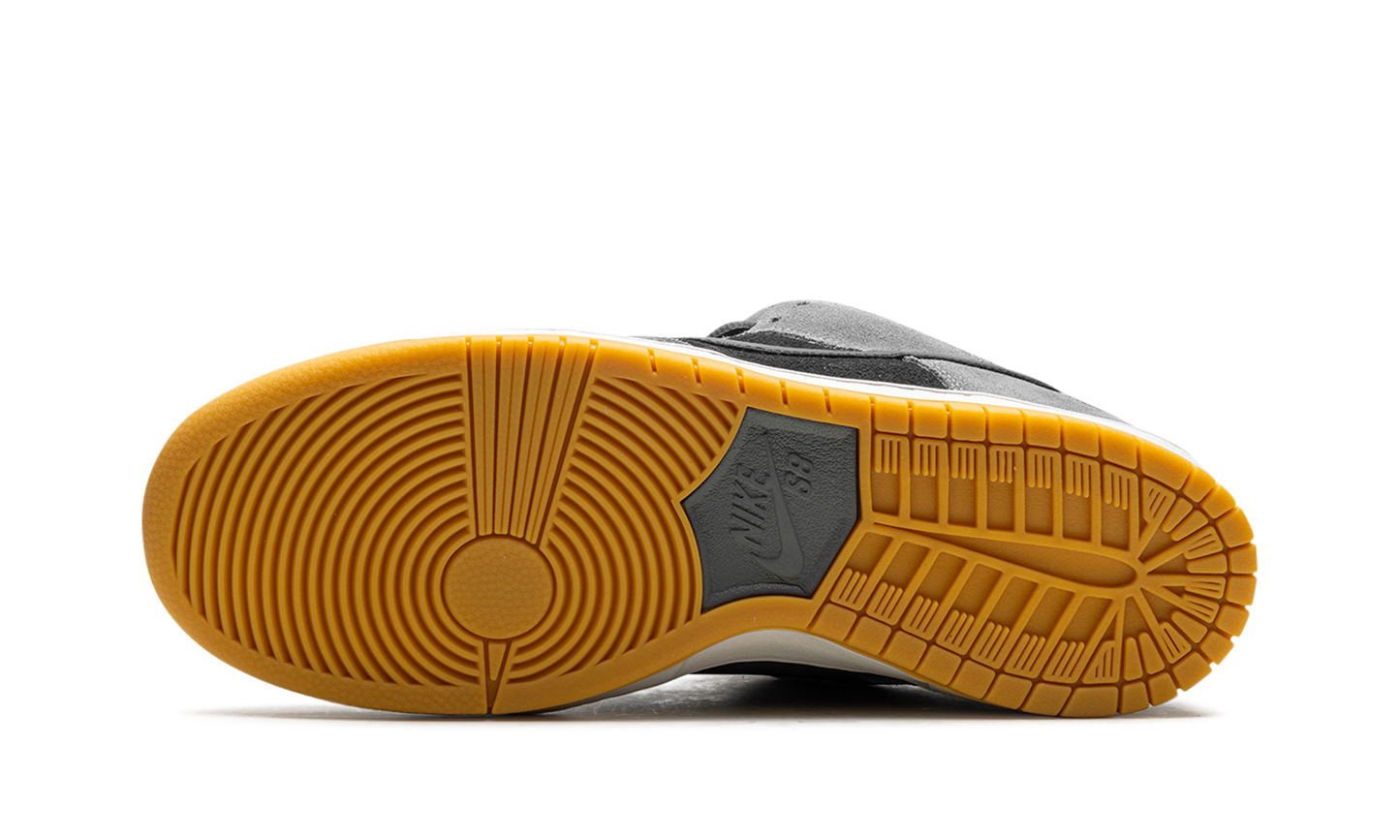 SB Dunk Low "Dark Smoke Grey"