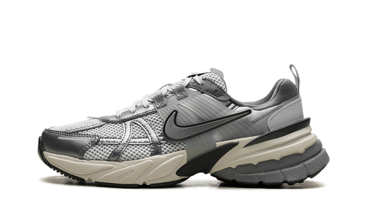 V2K RUN WMNS "Pure Platinum Wolf Grey"