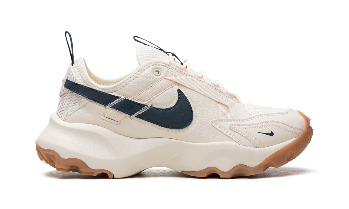 TC 7900 WMNS "Pale Ivory Armory Navy"