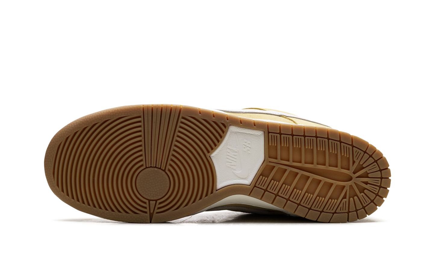 SB Dunk Low "Saturn Gold"