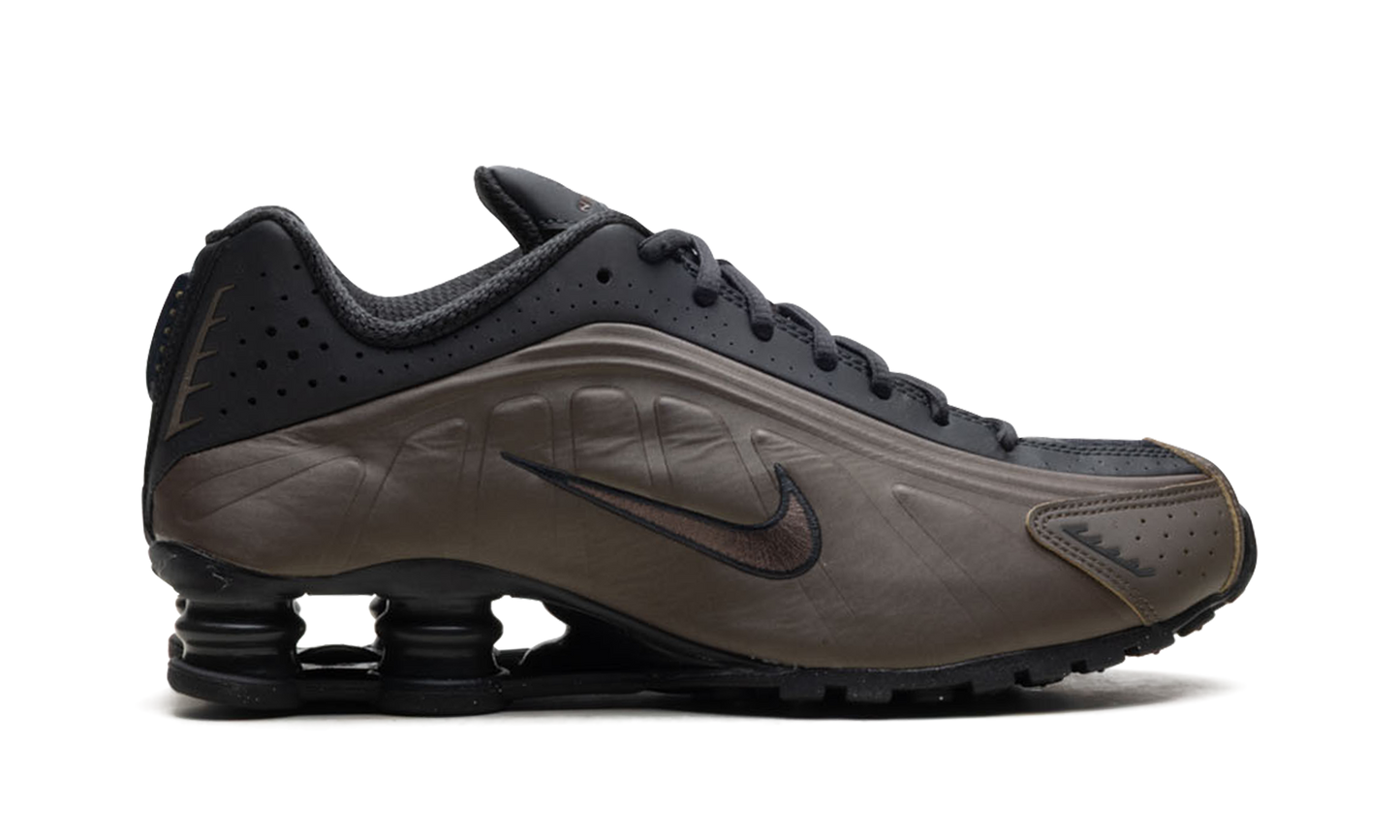 Shox R4 WMNS "Ironstone Off Noir"