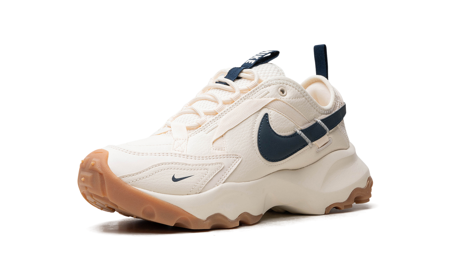 TC 7900 WMNS "Pale Ivory Armory Navy"