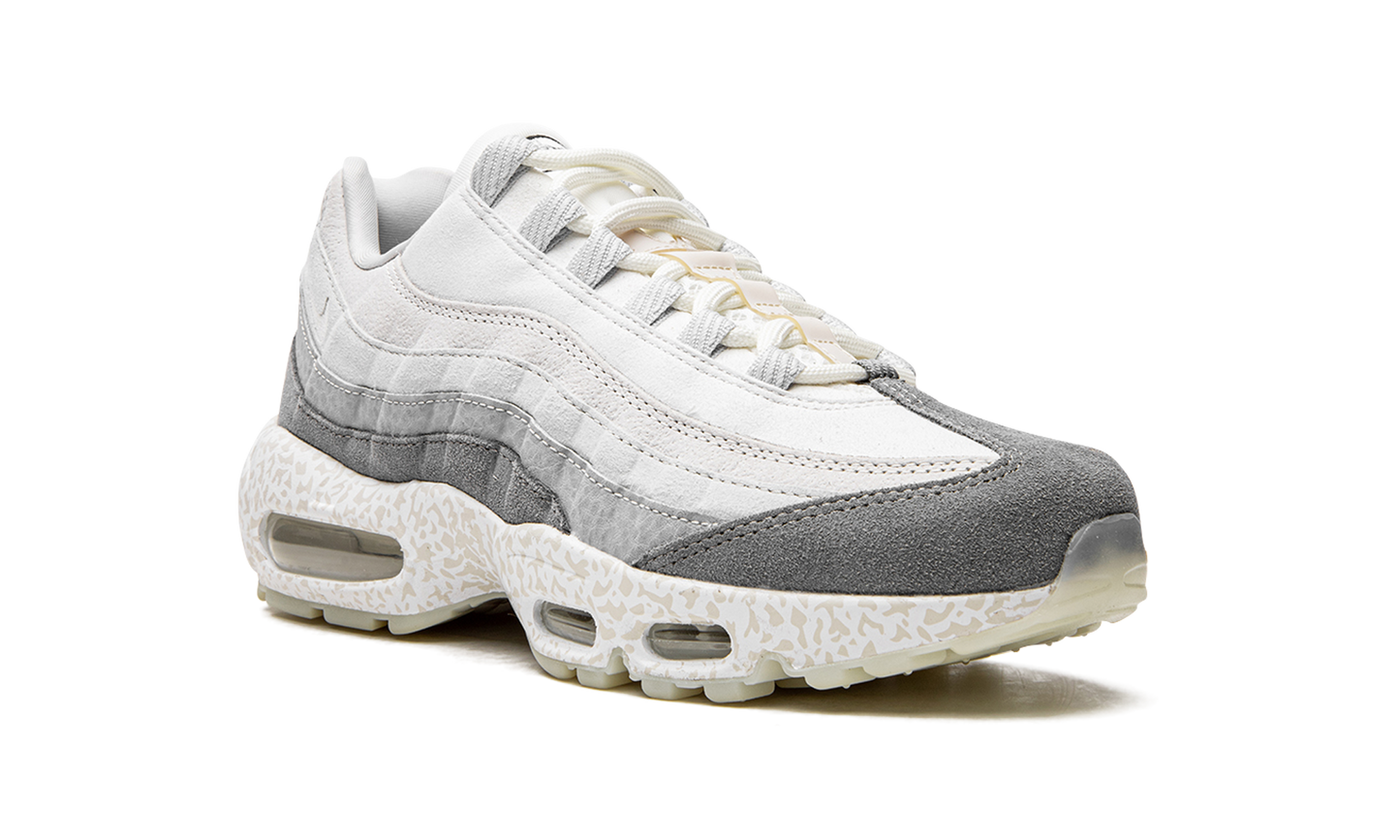 Air Max 95 QS "Light Bone-Glow in the Dark"