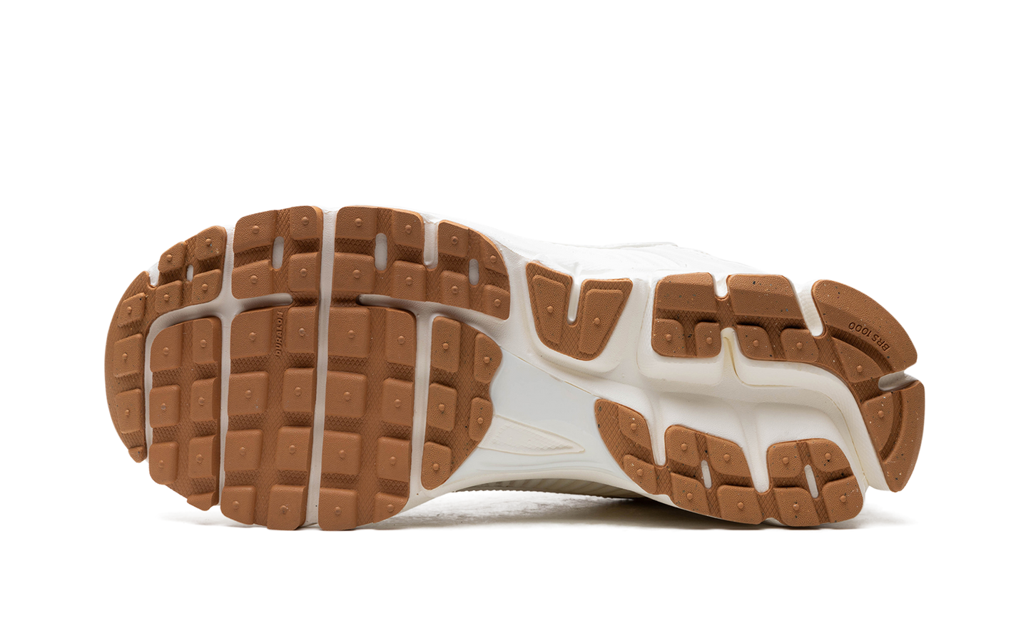 WMNS Nike Zoom Vomero 5 "SAIL GUM"