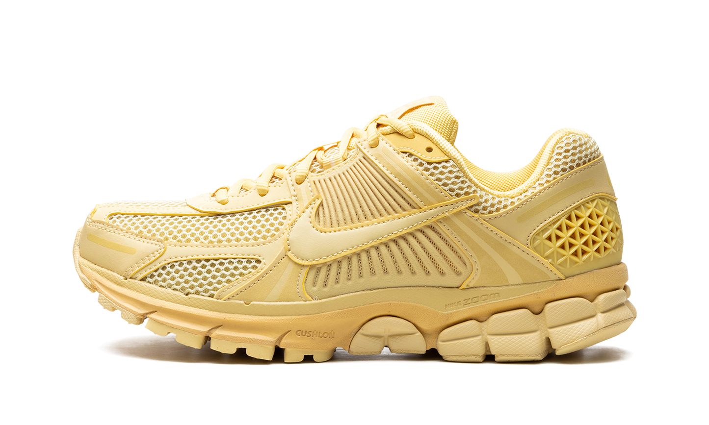 Zoom Vomero 5 "Saturn Gold"
