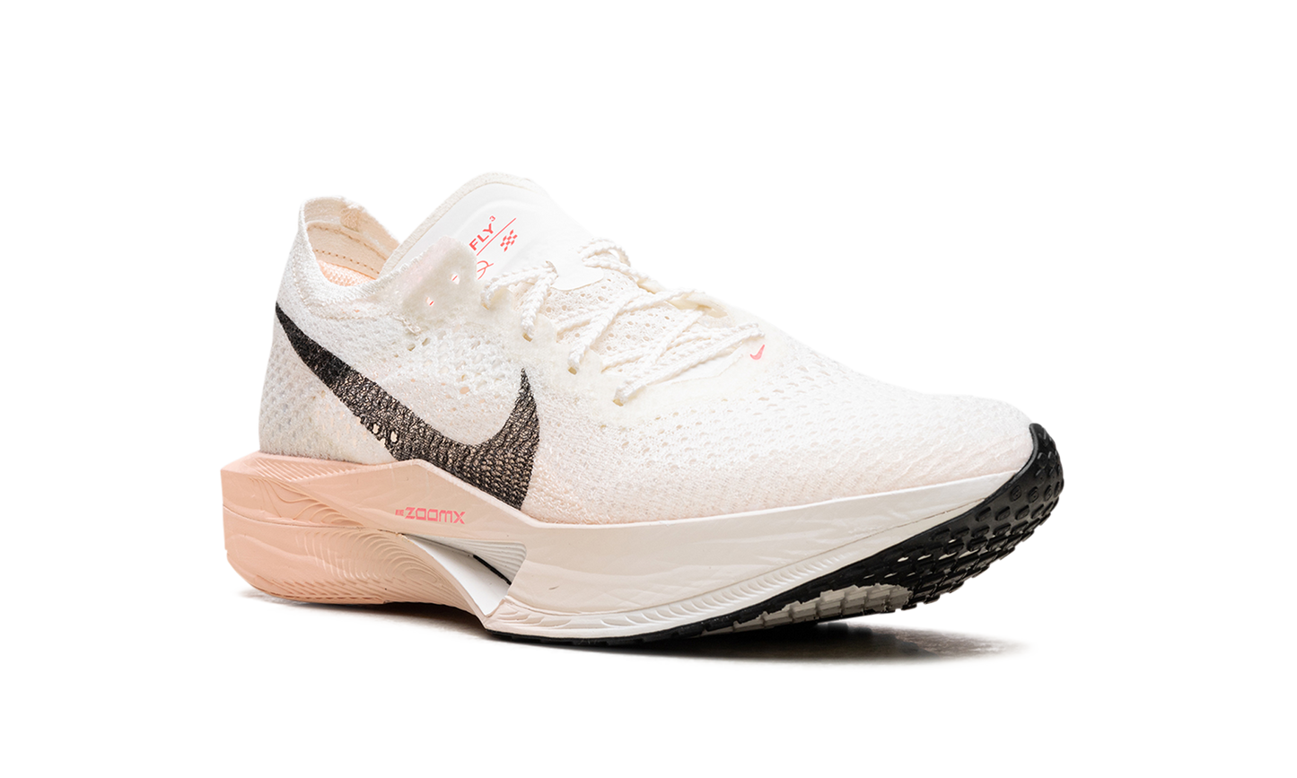 ZoomX Invincible Run 3 WMNS "Sail Guava Ice"
