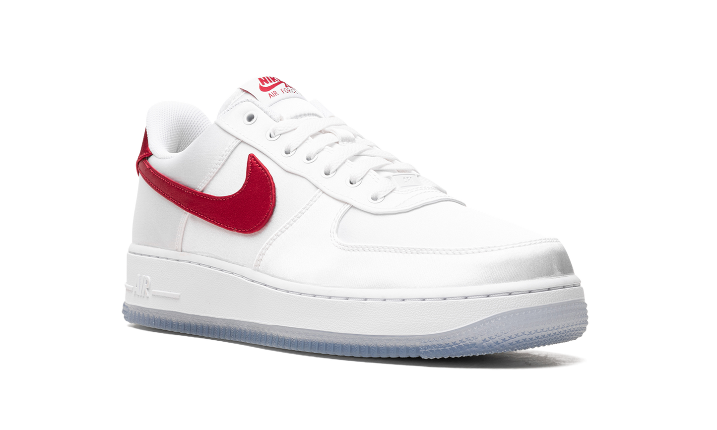 AIR FORCE 1 LO '07 WMNS "Satin White Varsity Red"