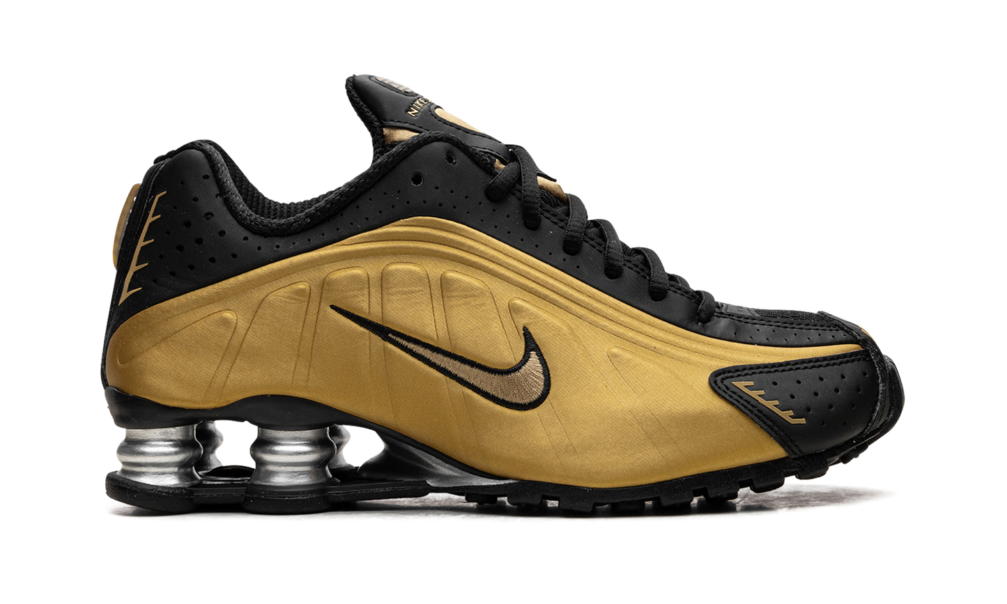 Shox R4 WMNS "Black / Metallic Gold"