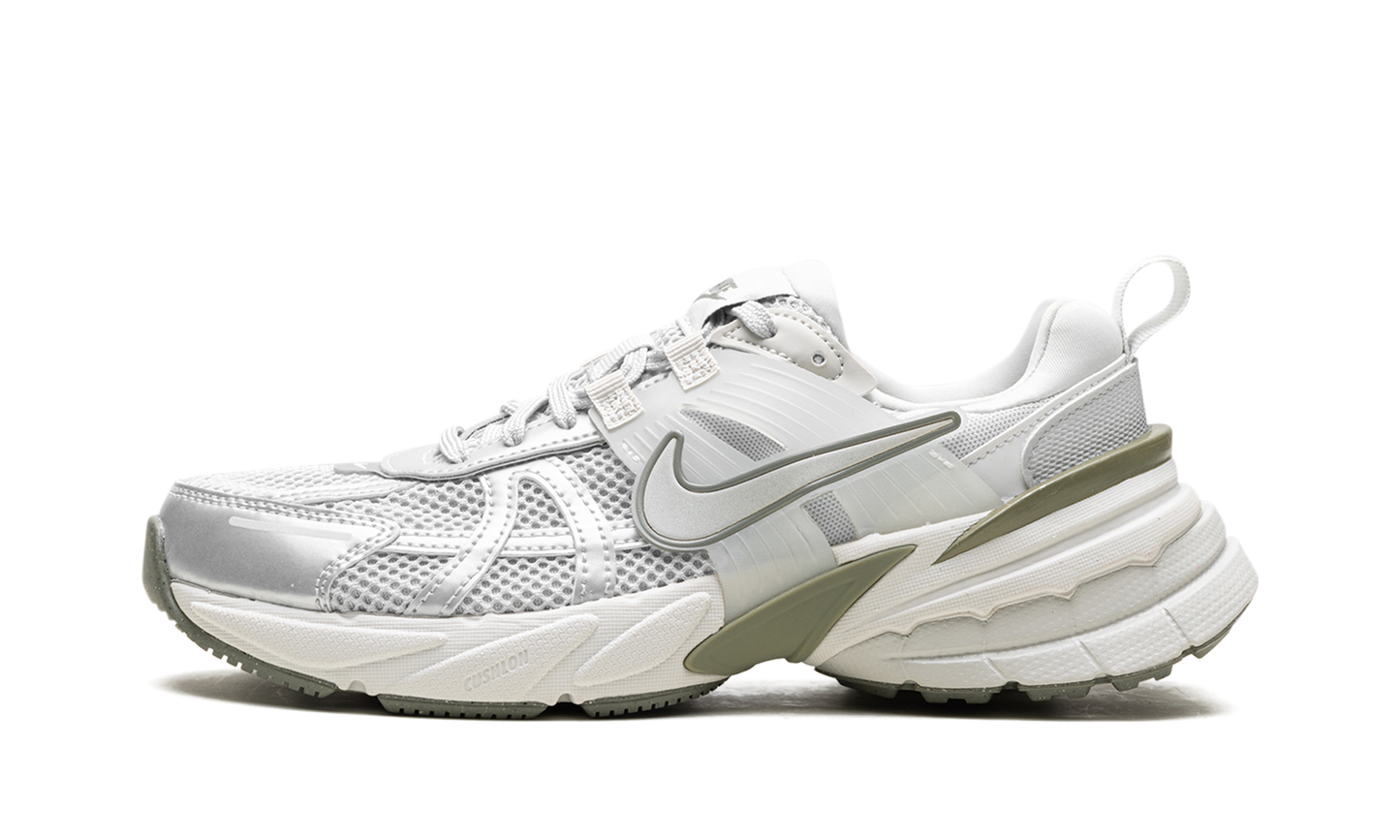 V2K Run WMNS "Photon Dust Light Silver"