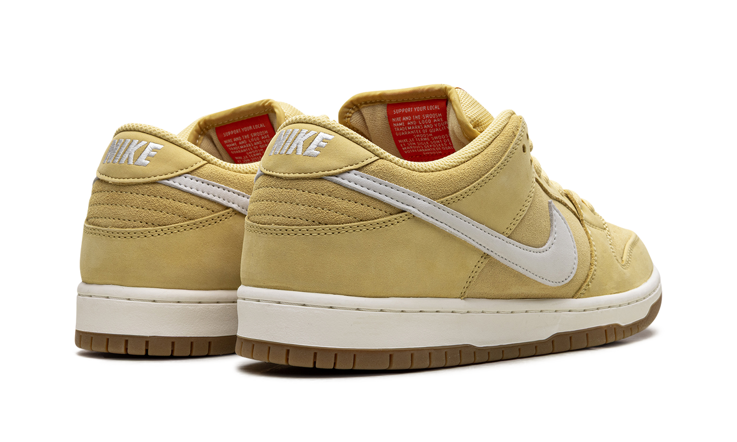 SB Dunk Low "Saturn Gold"