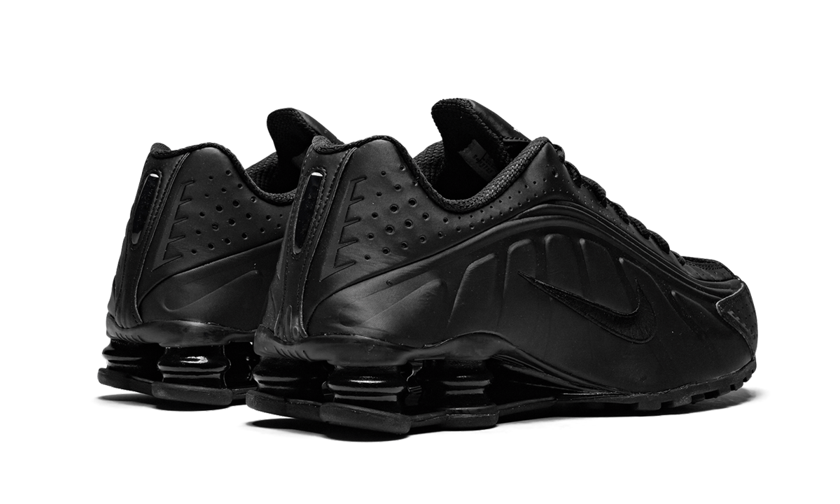 Shox R4 "Triple Black"