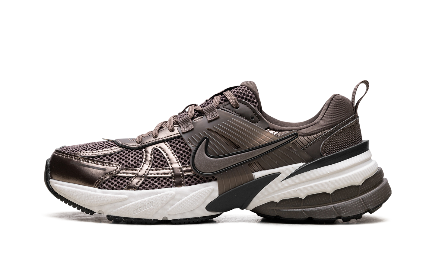 V2K Run WMNS "Mink Brown Ironstone Team Anthracite"