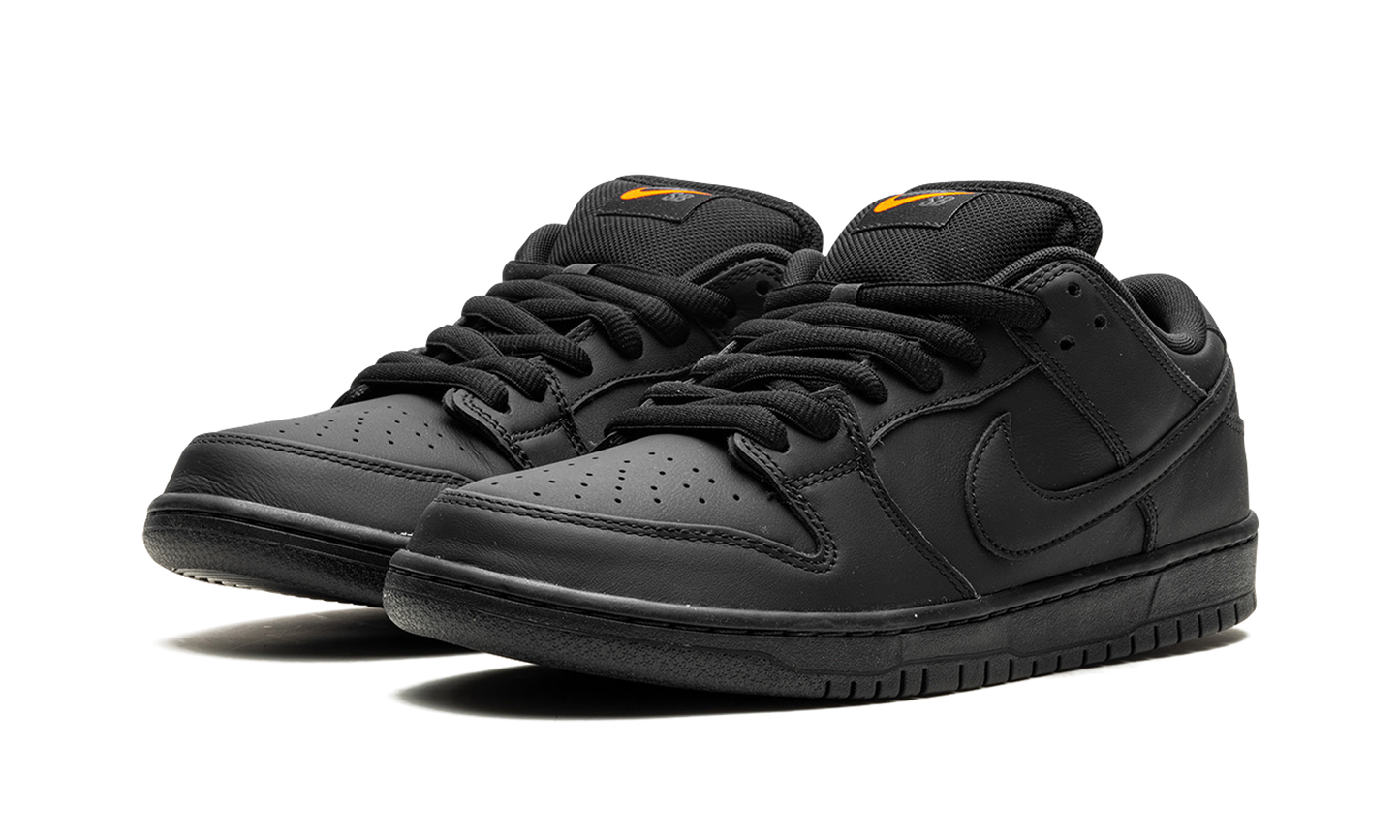 SB Dunk "Triple Black"