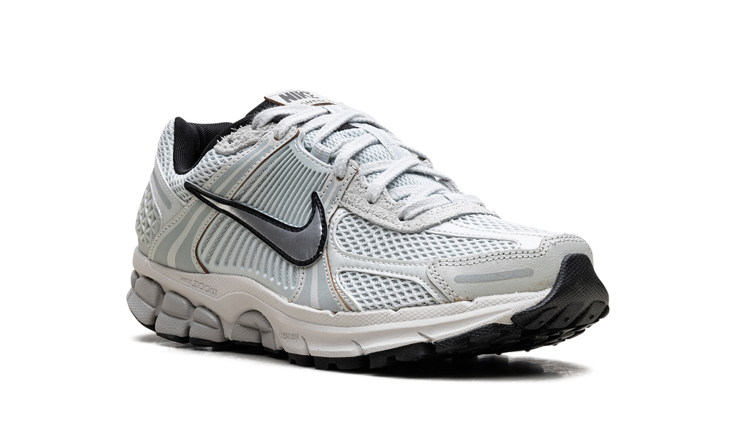 Zoom Vomero 5 WMNS "Light Silver Chrome"