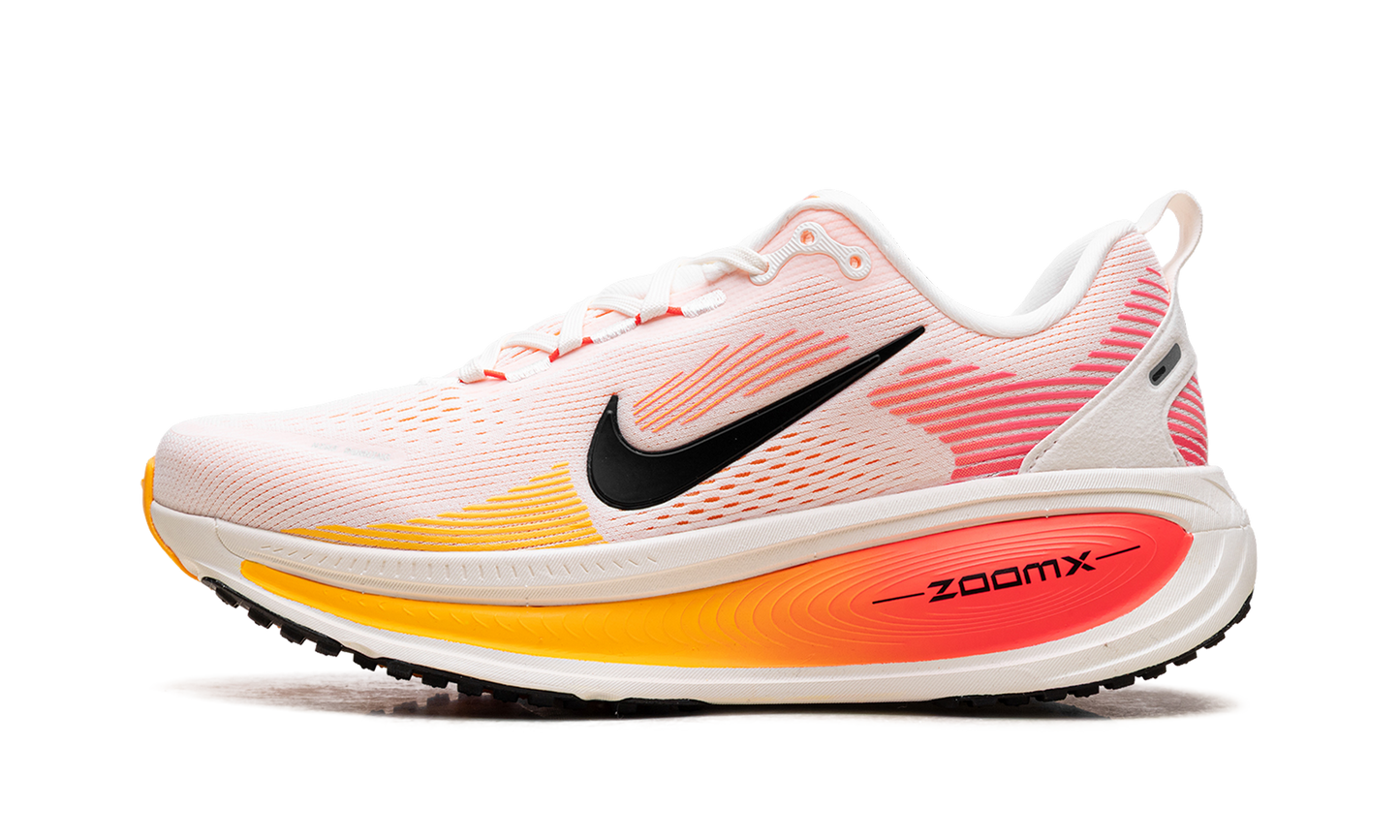 Vomero 18 WMNS "Sail Bright Crimson Laser Orange"