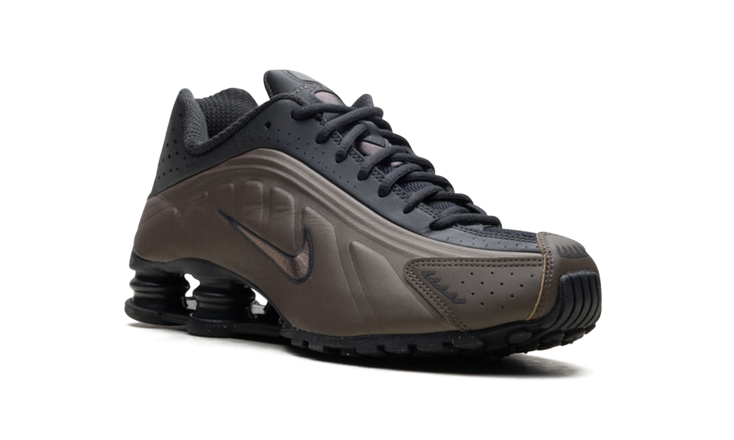 Shox R4 WMNS "Ironstone Off Noir"