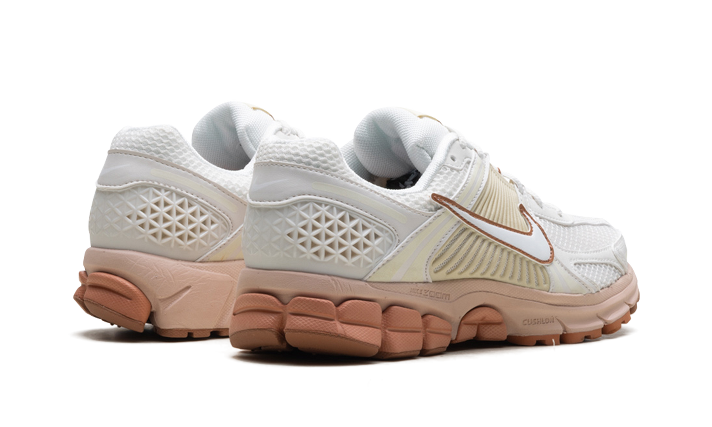 Zoom Vomero 5 WMNS "Particle Beige Terra Blush"