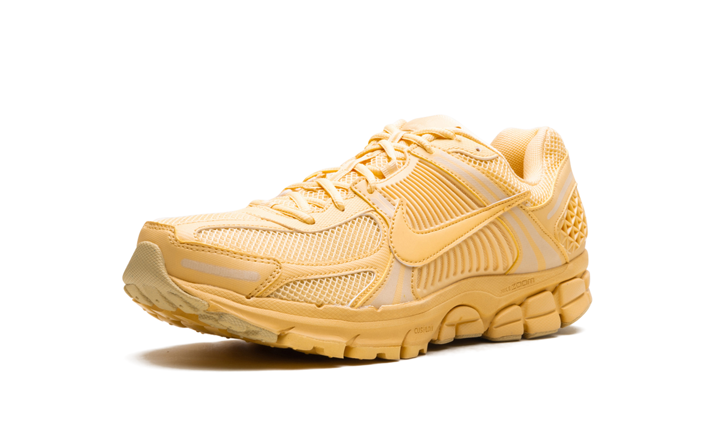 Zoom Vomero 5 "Celestial Gold"