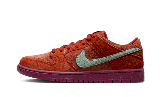 SB Dunk Low Pro Prm "Mystic Red"