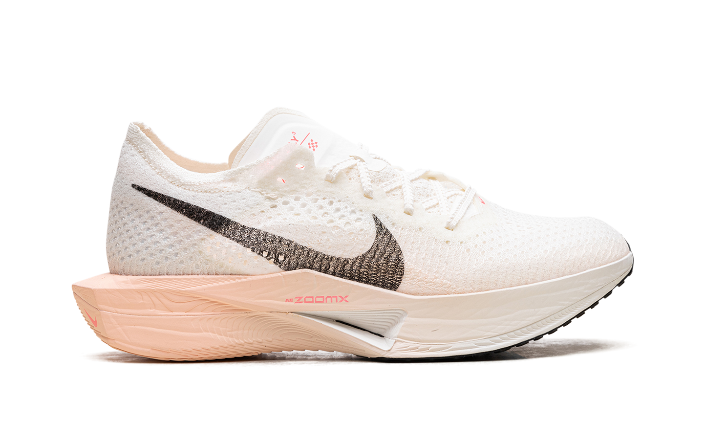 ZoomX Invincible Run 3 WMNS "Sail Guava Ice"