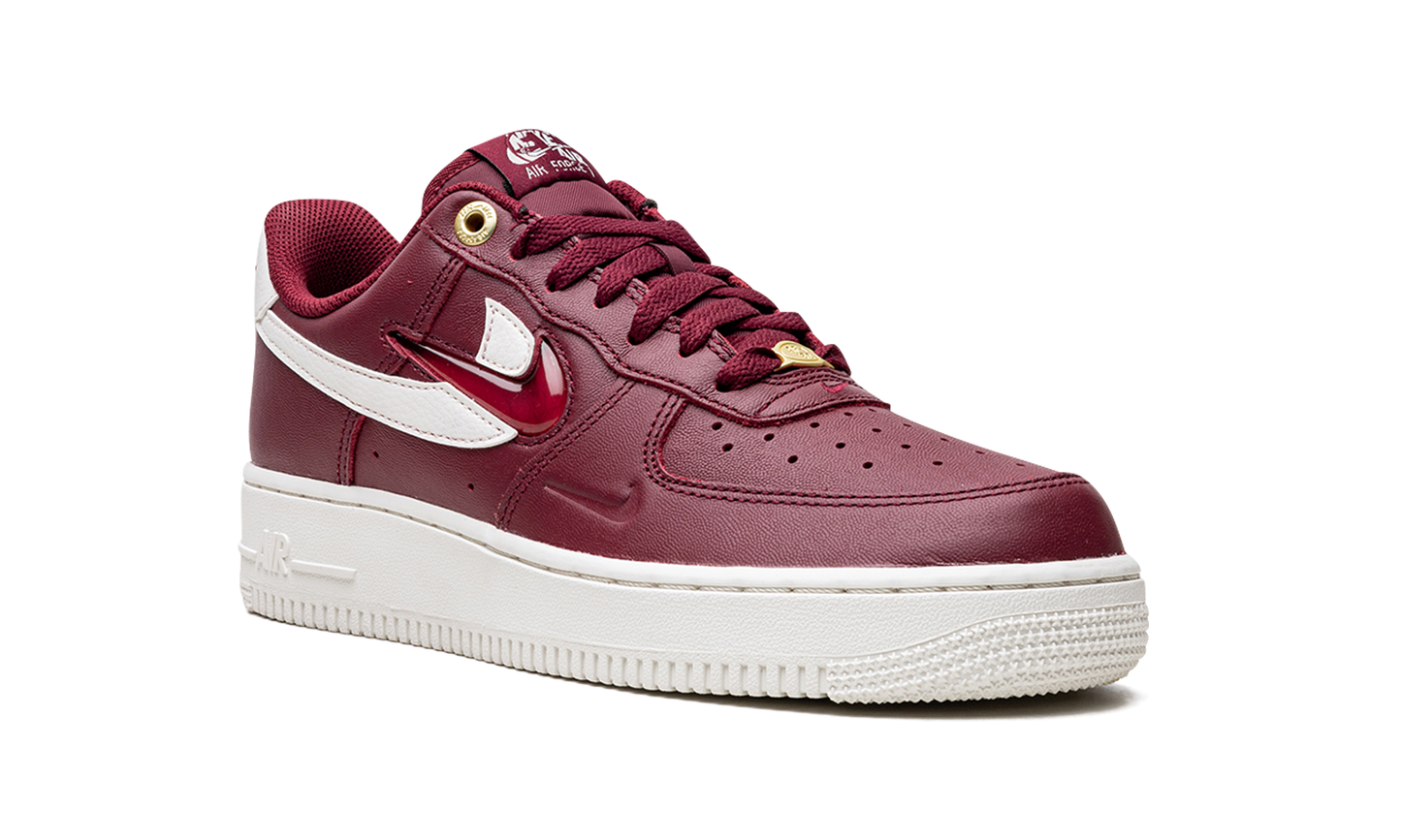 AIR FORCE 1 LO WMNS "Logo Pack - Deep Red"