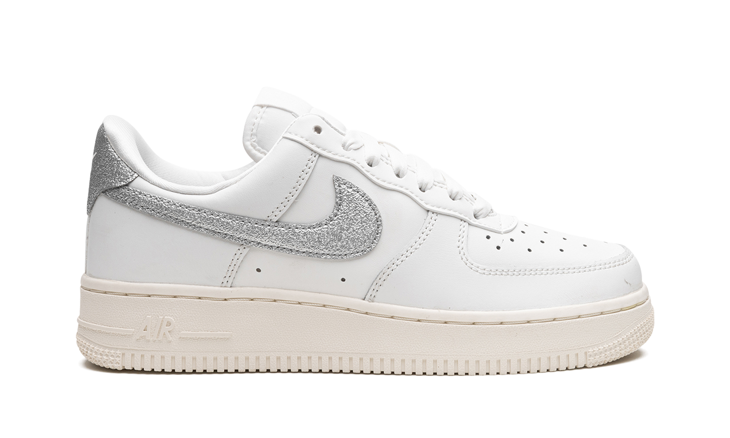 AIR FORCE 1 '07 MNS WMNS "Summit White Sail White Metallic Silver"