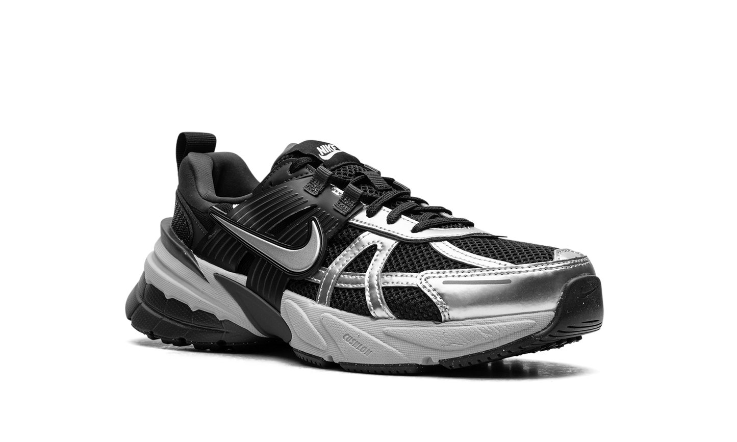 V2K Run WMNS "Black Metallic Silver"