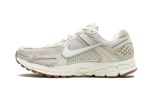 ZOOM VOMERO 5 WMNS "Light Orewood Brown"