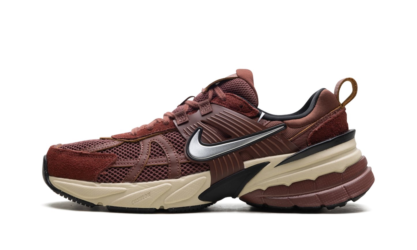 V2K Run WMNS "Red Sepia Dark Pony"