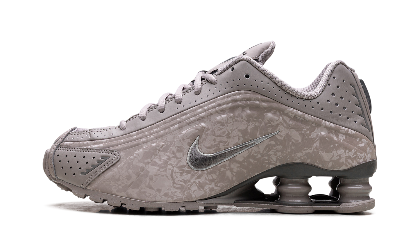 Shox R4 WMNS "Flat Pewter Floral"