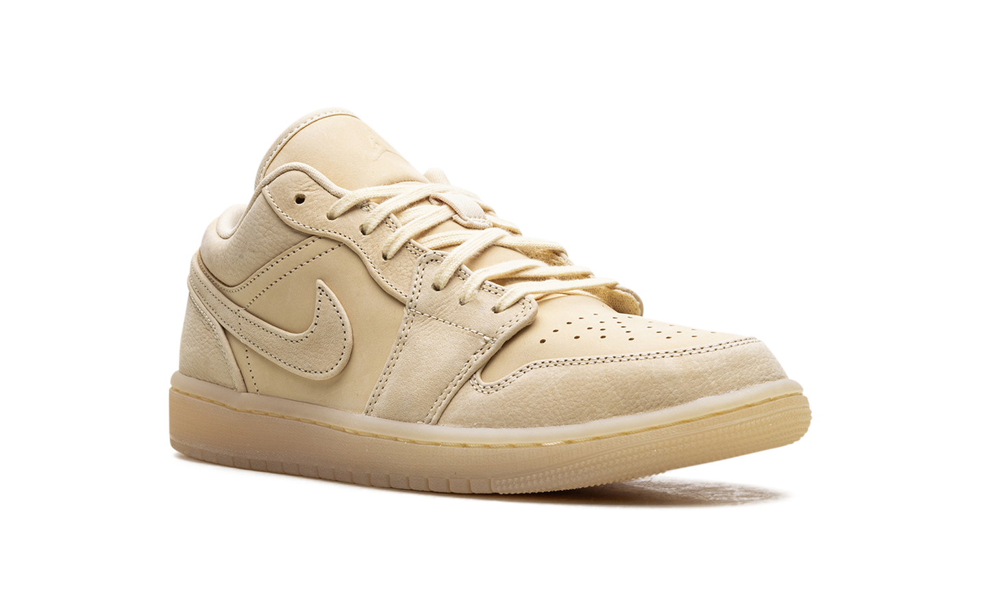 Air Jordan 1 Low SE WMNS "Sand"