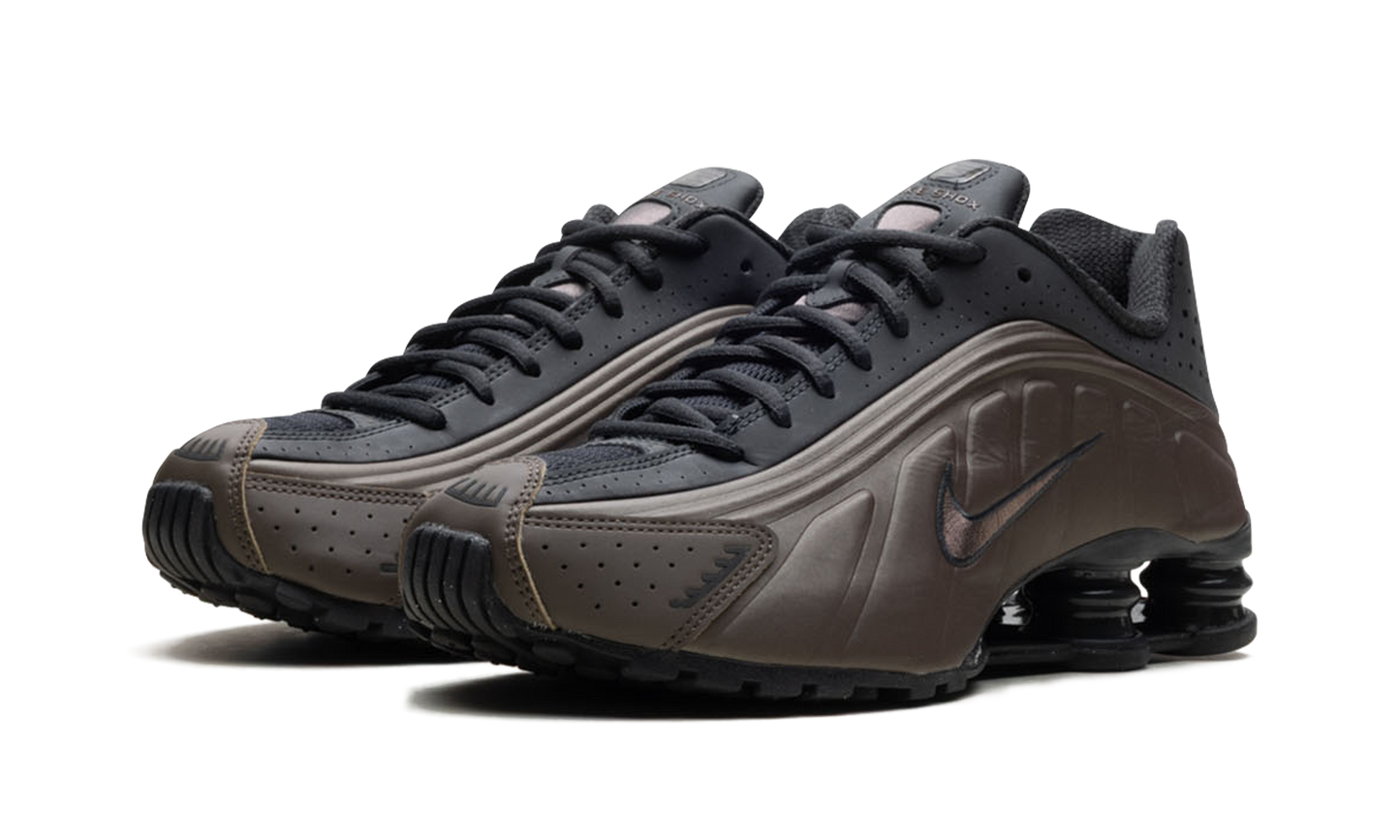 Shox R4 WMNS "Ironstone Off Noir"