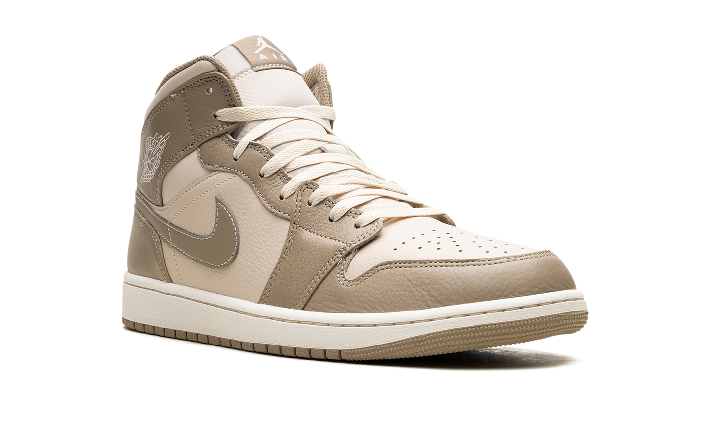 Air Jordan 1 Mid "LEGEND LIGHT BROWN"