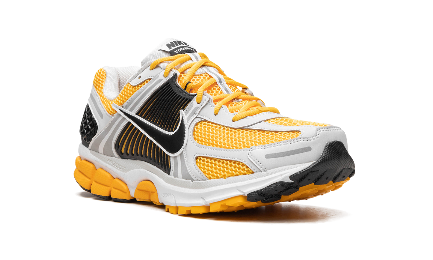 Zoom Vomero 5 "University Gold'"